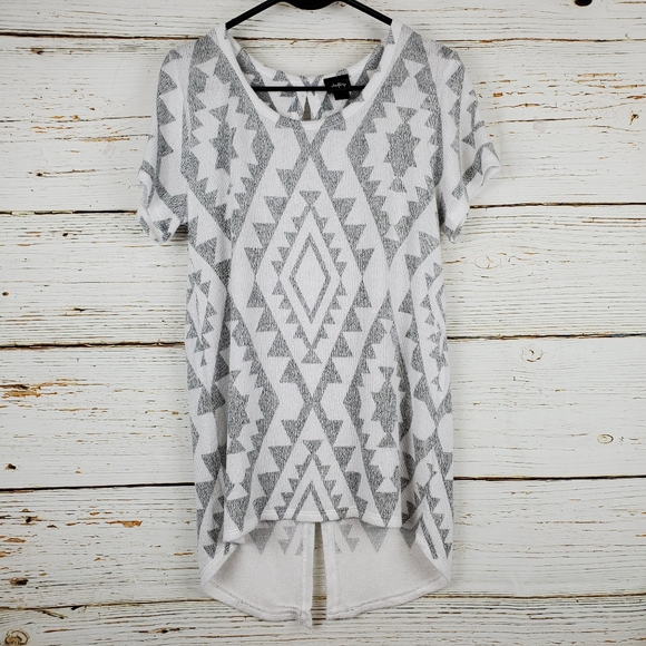 Daytrip Sweaters - Daytrip Geometric Print Lightweight Sweater